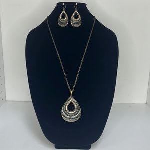 Premier Designs Reversible Necklace and earrings